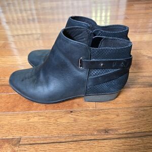 Clarks leather classic ankle booties